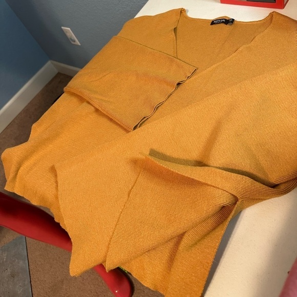 Nasty Gal Collection Mustard V-Neck Sweater - Picture 5 of 5